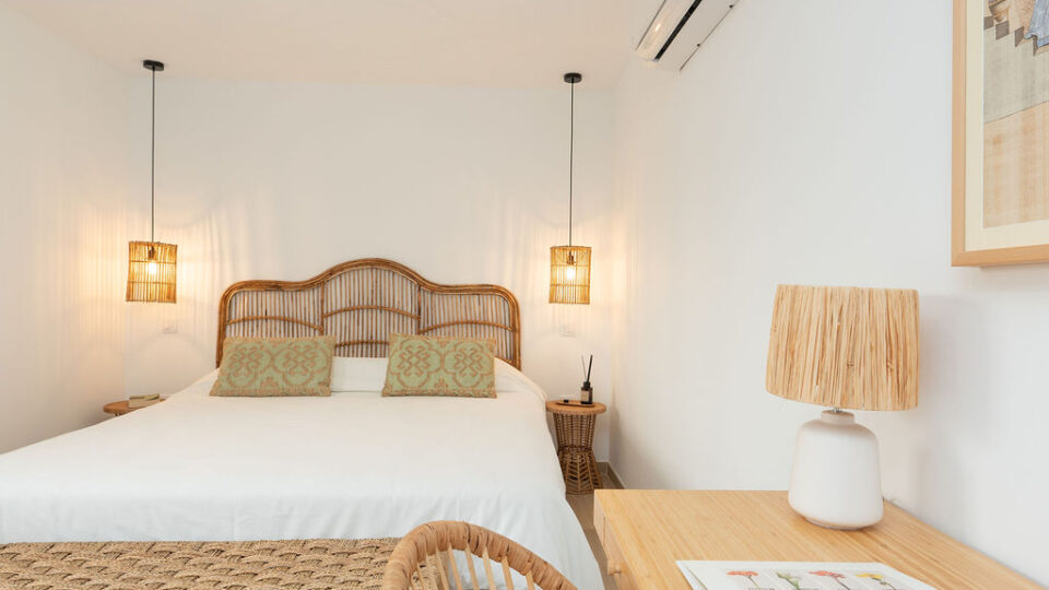 Interior de los apartamentos Mångata Gran Canaria con vista de la habitación deluxe